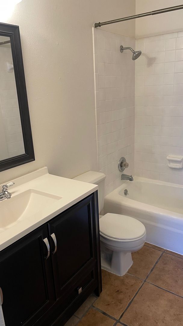 Building Photo - Great 2 Bed/ 1 Bath With Easy Access to 18...