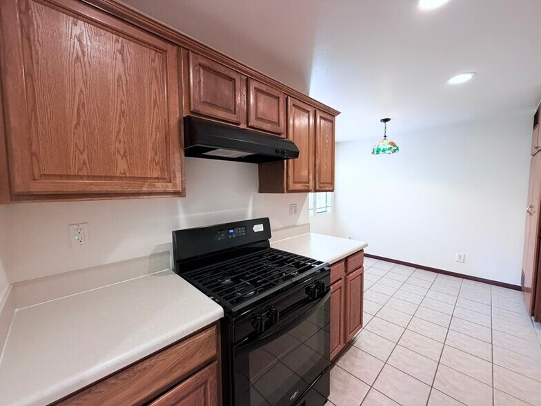 Building Photo - 13825 Beaver St