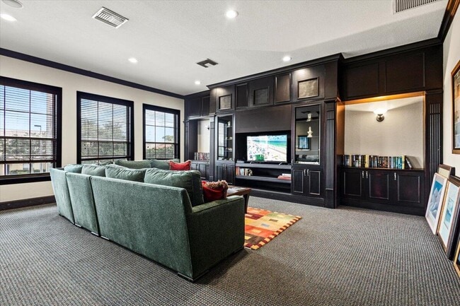 Building Photo - 110 SW Peacock Blvd