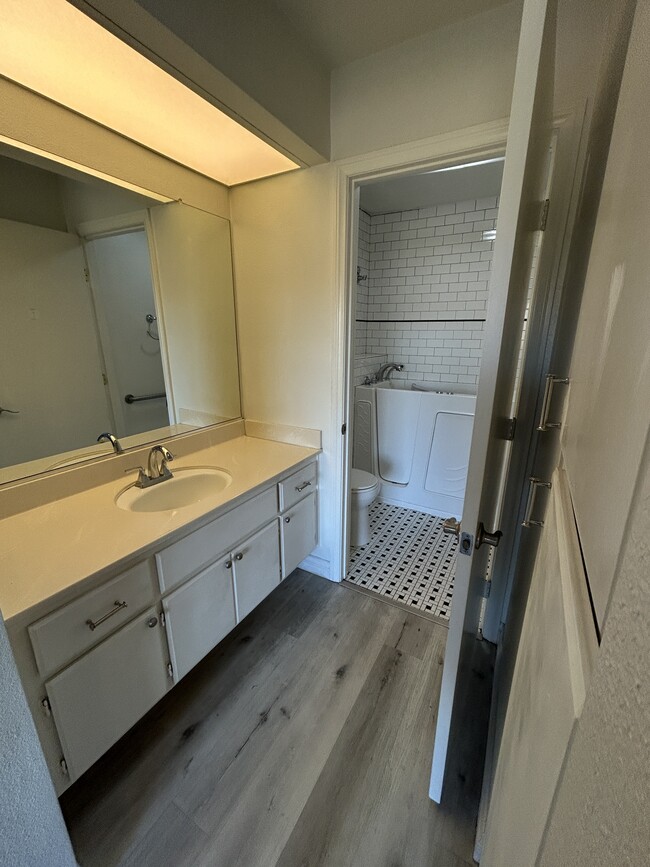 Split master bath with storage cabinets - 3 Vista Barranca