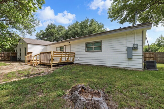 Building Photo - 4016 Winfield Ave