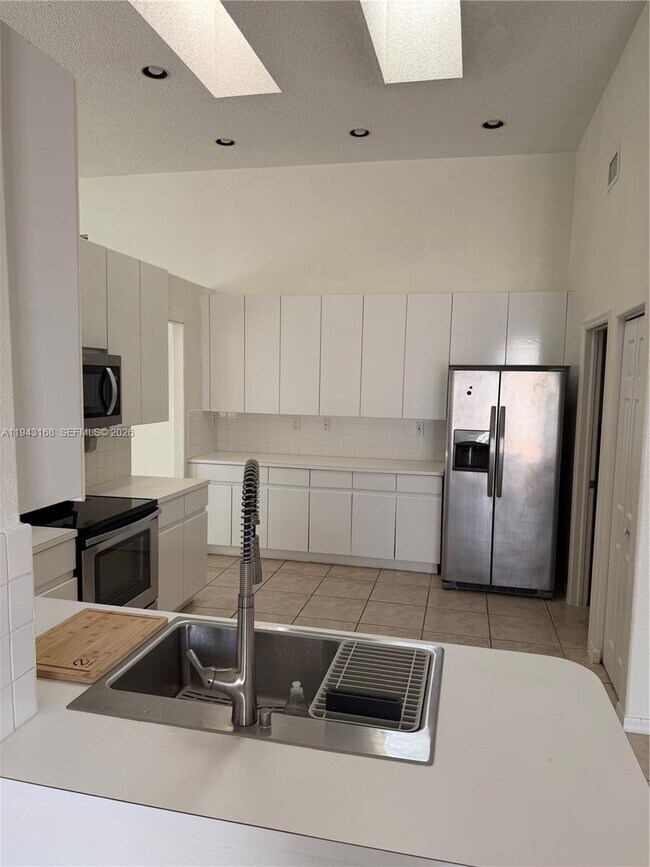 Building Photo - 14640 SW 132nd Ct