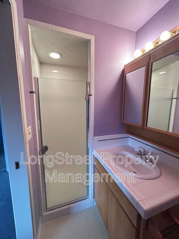 Building Photo - 2917 Takena St SW