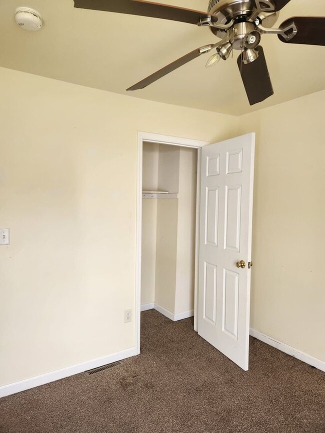 Building Photo - 413-415-415 N 6th Ave