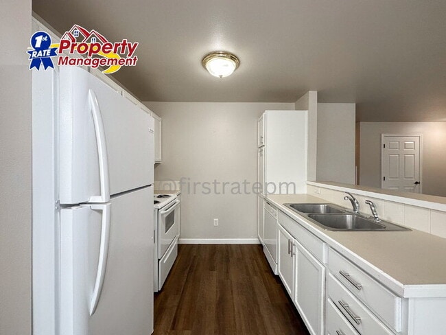 Building Photo - 10146 W Garverdale Ln