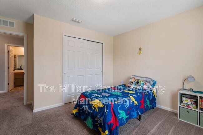 Building Photo - 2522 Lantana Ln