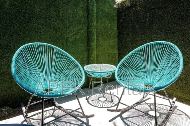 Building Photo - 547 N Sunrise Way