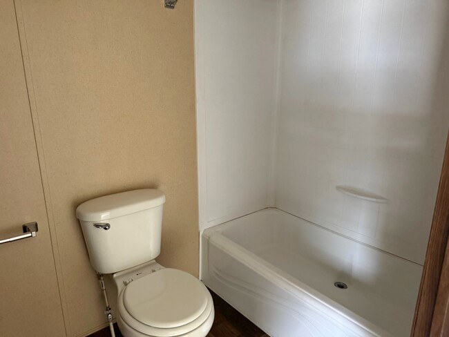 Building Photo - 565 Travis Wy