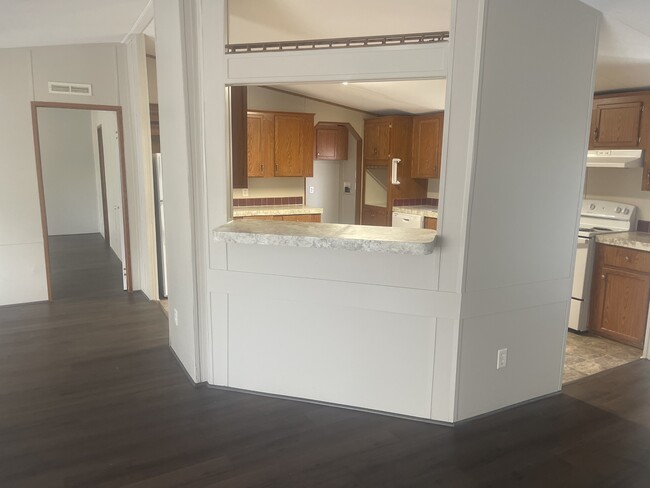 Building Photo - 350 Mockingbird Dr
