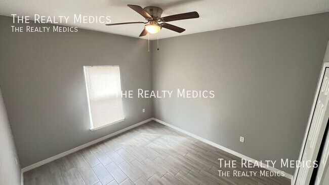 Building Photo - 1682 Waneta St SE