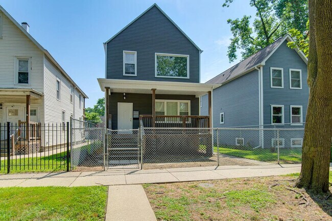 Building Photo - 7353 S Kenwood Ave