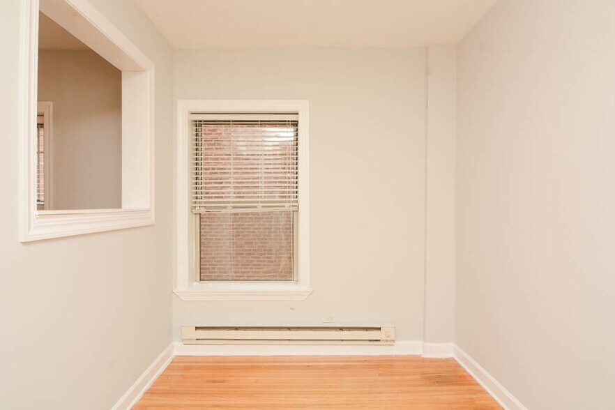 Building Photo - 714 W Barry Ave