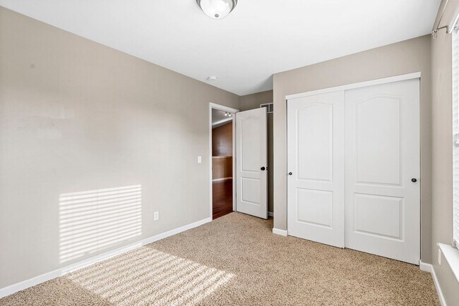 Building Photo - Spacious 3-Bed, 3-Bath Home in Wentzville