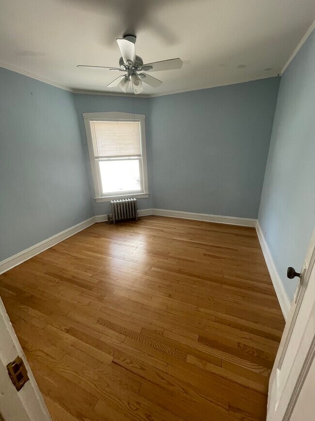 Building Photo - 4048 N Kilbourn Ave