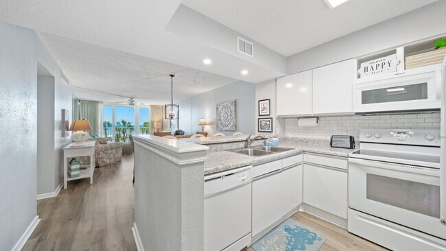 Building Photo - 7205 Thomas Dr