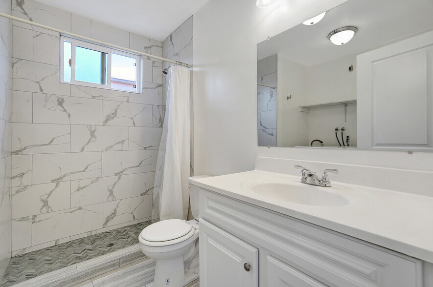 Building Photo - 10823 Camarillo St