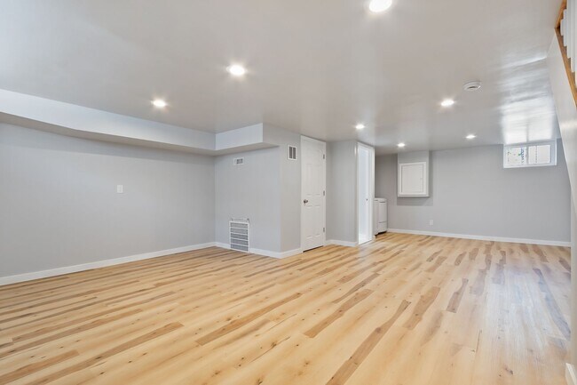 Building Photo - Wow! South Philly Modern 3 Bed 2 Bath Home! Yard! Central Air! W/D! H/W Floors! Gorgeous!