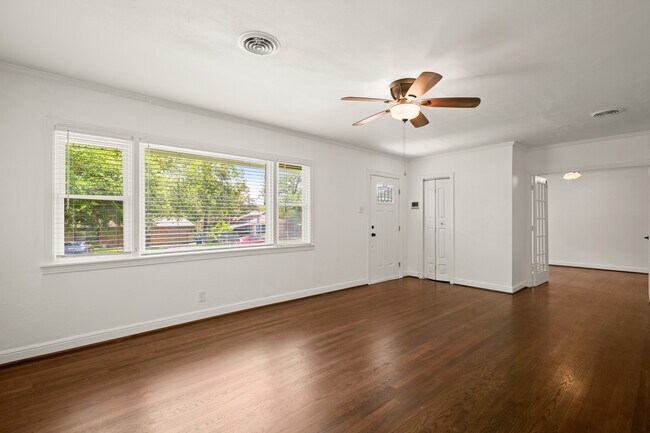 Building Photo - 5805 Bull Creek Rd
