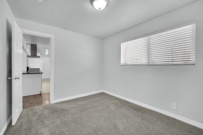 Building Photo - 2221 Santa Clara Dr