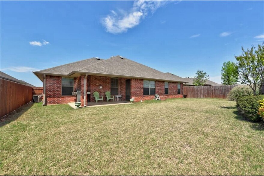 Building Photo - 528 Madeline Ln
