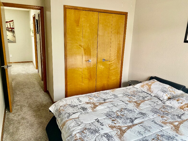 Building Photo - 2130 Silkwood Dr