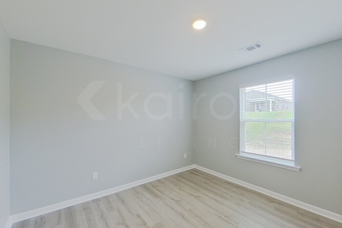 Building Photo - 656 June St