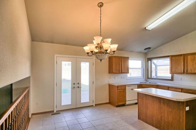Building Photo - Charming 3 Bedroom Across from Playground & Large Fenced Yard