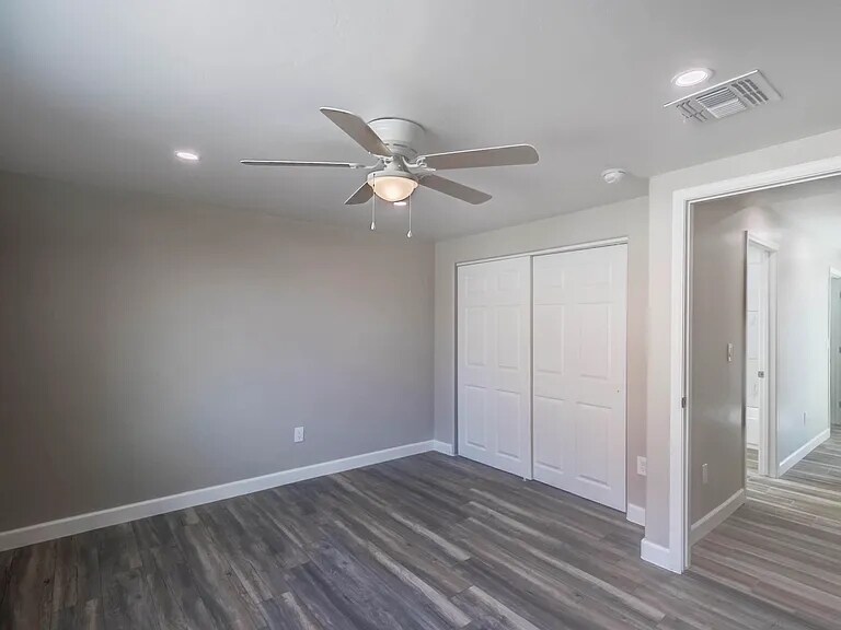 Building Photo - 405 E Mohave Rd