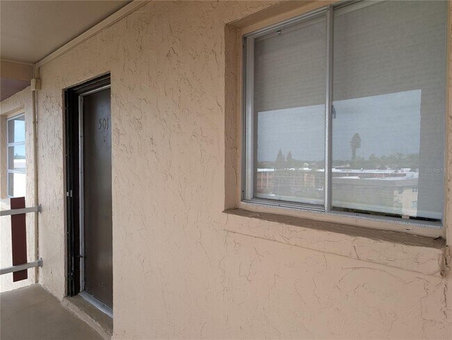 Building Photo - 4129 Lake Bayshore Dr