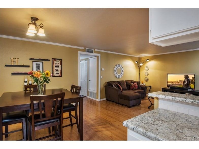 Building Photo - 4151 Hathaway Ave