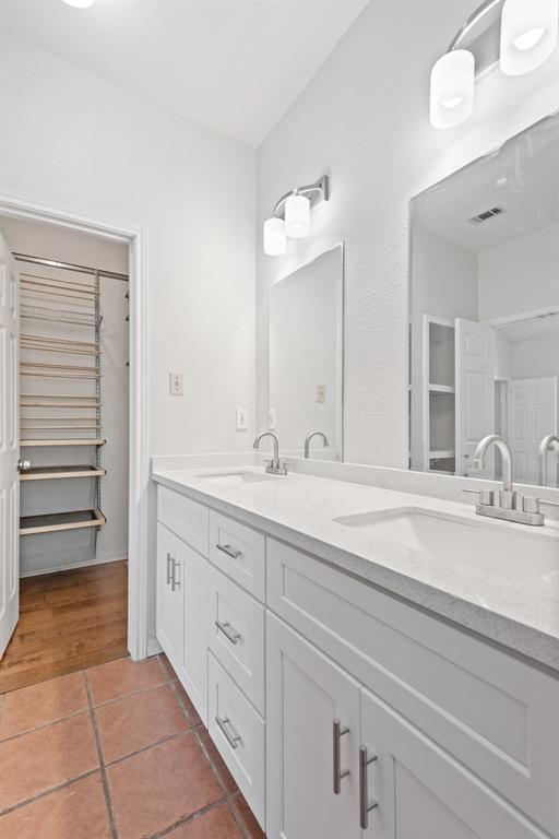 Building Photo - 307 Cuernavaca Dr N