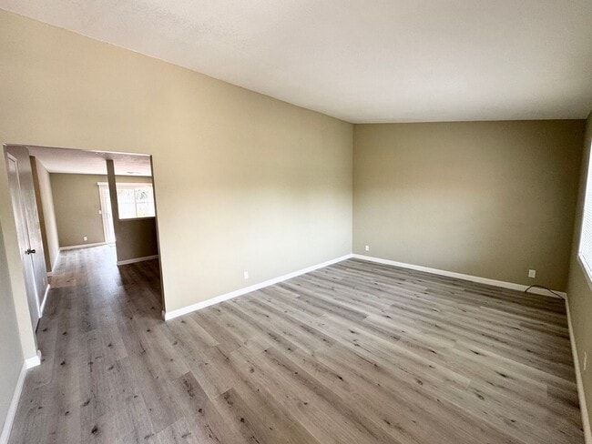 Building Photo - Perfect Shape Single Family Home in Dublin with many upgrades