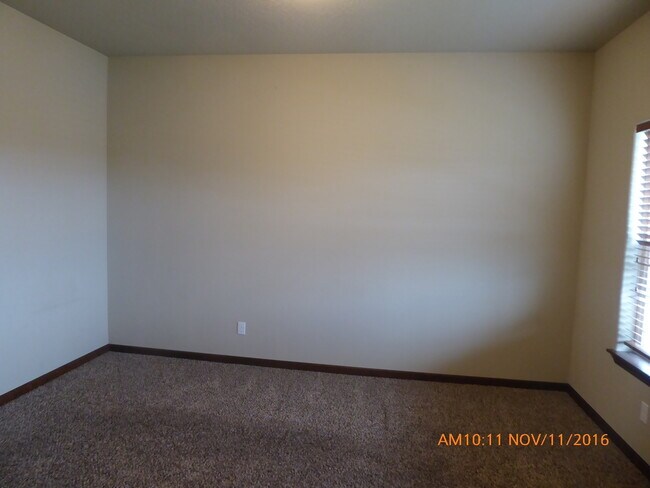 Building Photo - 3 Bed, 2.5 Bath in Post Falls, ID! Move-in...