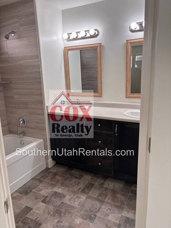 Building Photo - Beautiful Desert Canyon 4 Bedroom / 2.5 Ba...