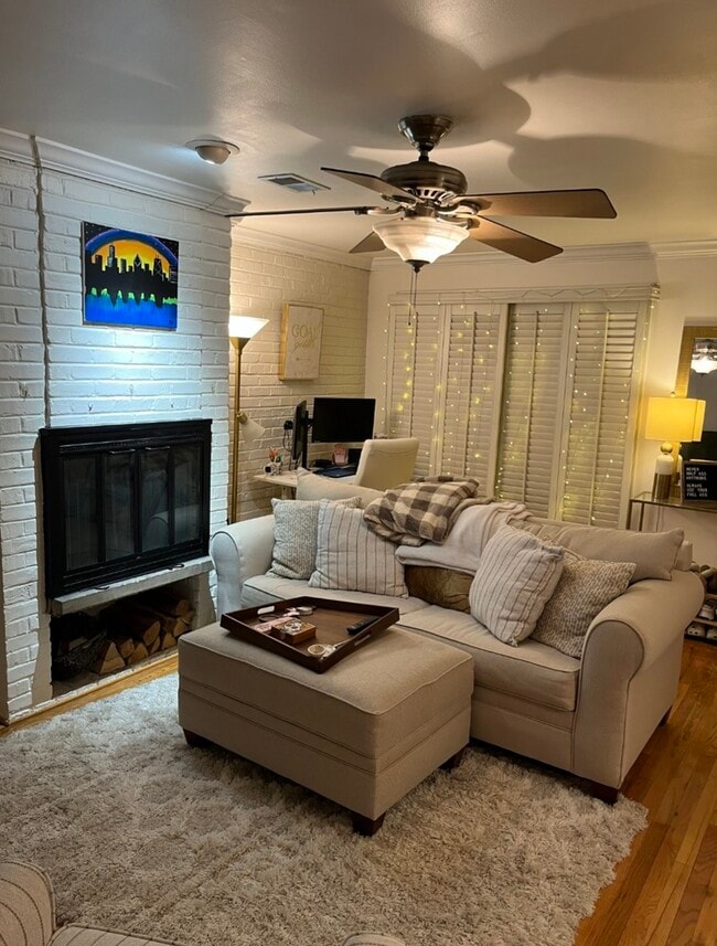 Building Photo - 643 W Barry Ave