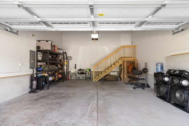 Building Photo - Beautiful 3 Bedroom 2 Bath Ranch