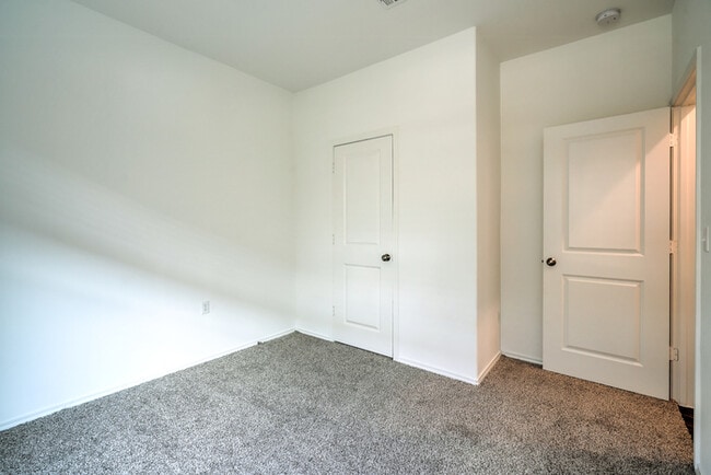 Building Photo - 14305 Sandrock Bnd