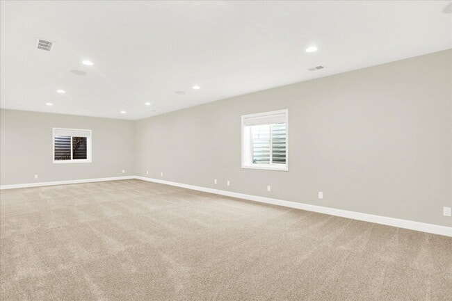 Building Photo - 7576 Oasis Dr