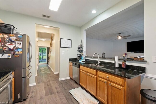 Building Photo - 704 Rocky Run Ct
