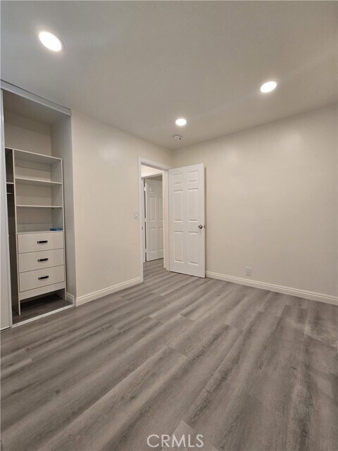 Building Photo - 422 W Graves Ave