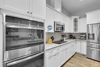 Building Photo - Beautiful custom home in Hampton Lake!