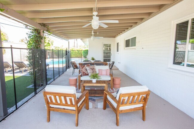 Building Photo - Stunning Remodel near Old Town!