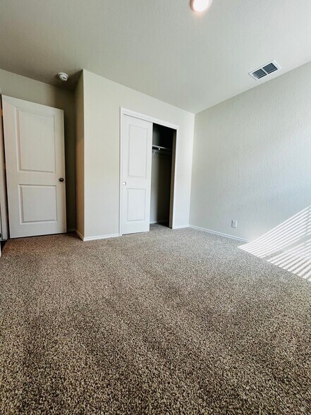 Building Photo - 13928 San Saba Fls