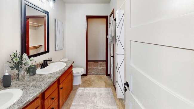 Building Photo - 3 BD, 2.5 BA TOWNHOME, DOUBLE ATTACHED GAR...