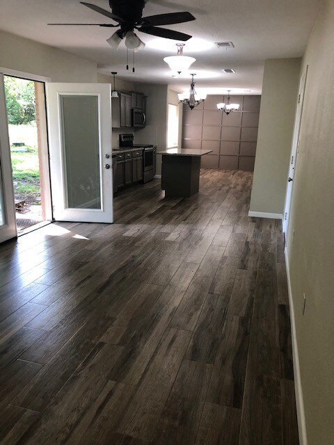 Building Photo - 3067 E Claire Dr