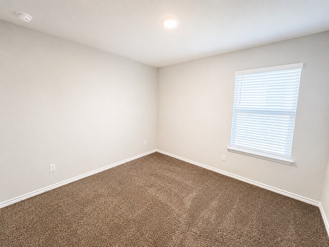 Building Photo - Available for Move-in June 10th!
