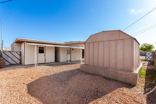 Building Photo - 2063 E Bramble Ave