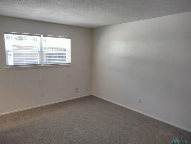 Building Photo - 1408 Colonial Pkwy