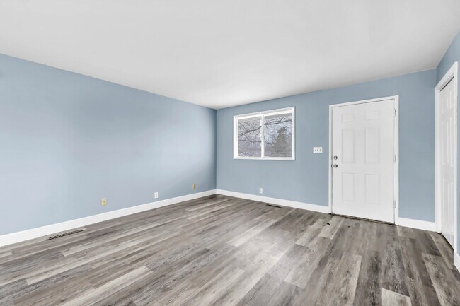 Building Photo - !!!!Fully Renovated 3 Bedroom Home in a Convenient Clarksville Location!!!!