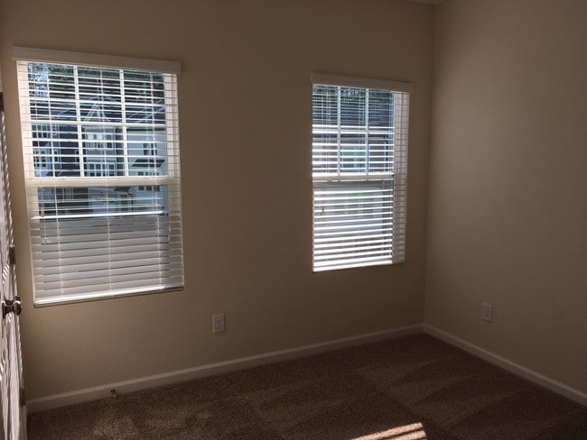 Building Photo - 1444 Salem Creek Dr